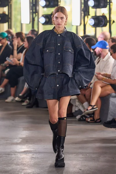 Look 13